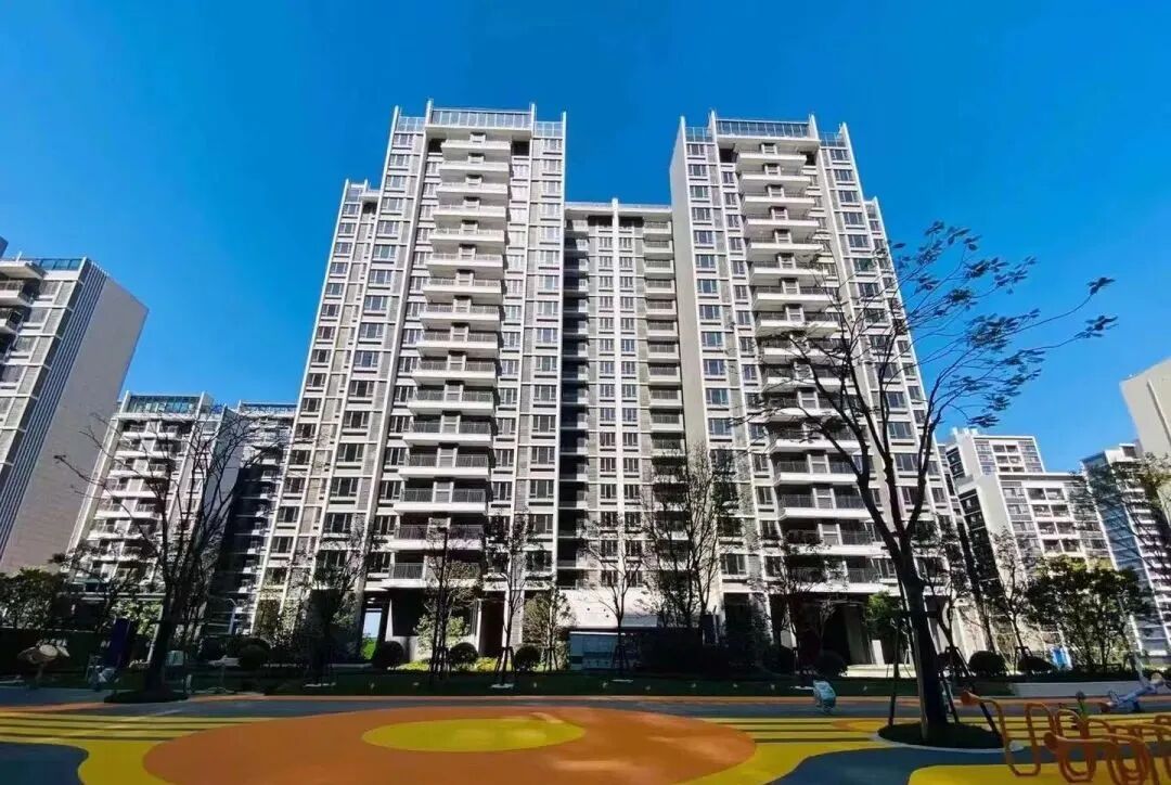 知识城现房【保利拾光年】77-99㎡三四房，价格2.4万/㎡起