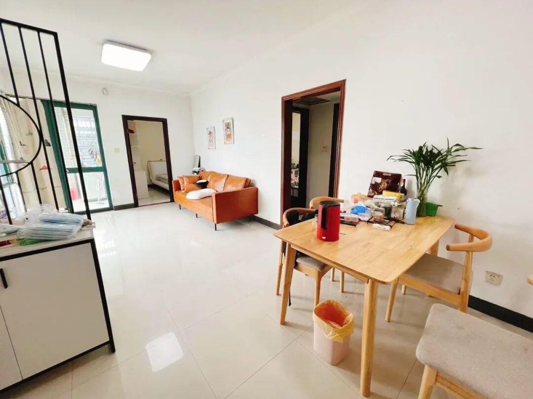 天河北二手房【金碧翡翠华庭】69平，总价668万！