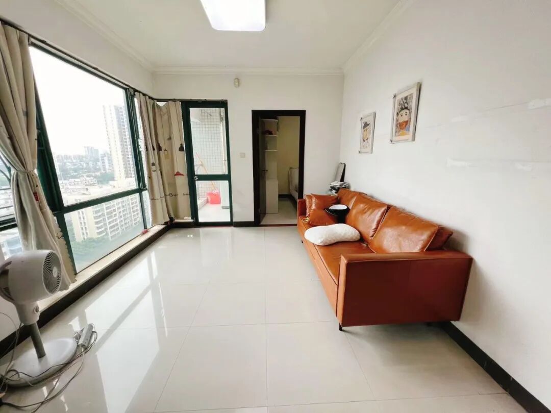 天河北二手房【金碧翡翠华庭】69平，总价668万！