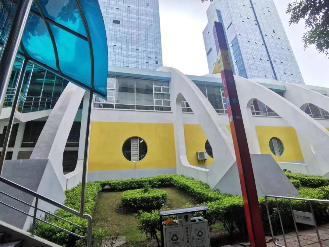 保利和颂开放售楼部，71-87㎡三房，吹风4-6万/㎡