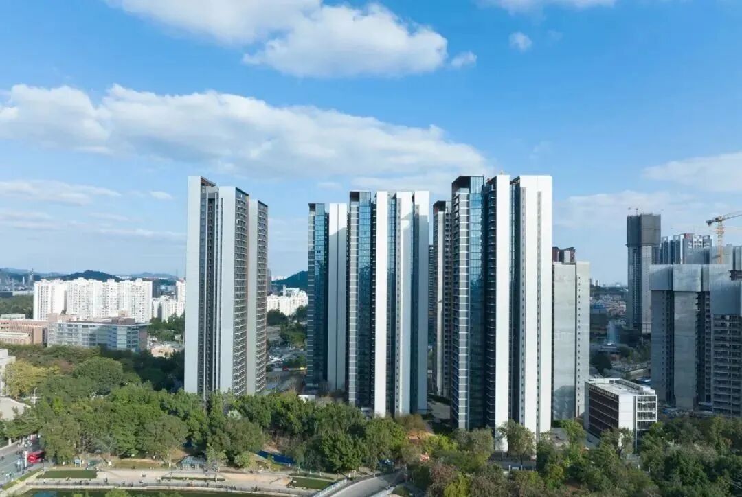 同样500-800万的预算，是买万科城市之光还是选择天河东部新房？