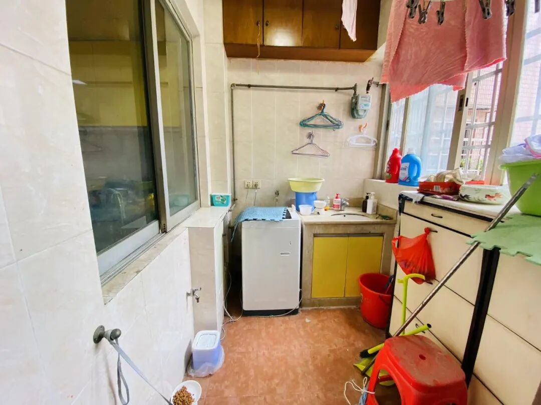 亮点好房编辑看过此房，面积为120㎡，为天河北少有闹中取静户型!