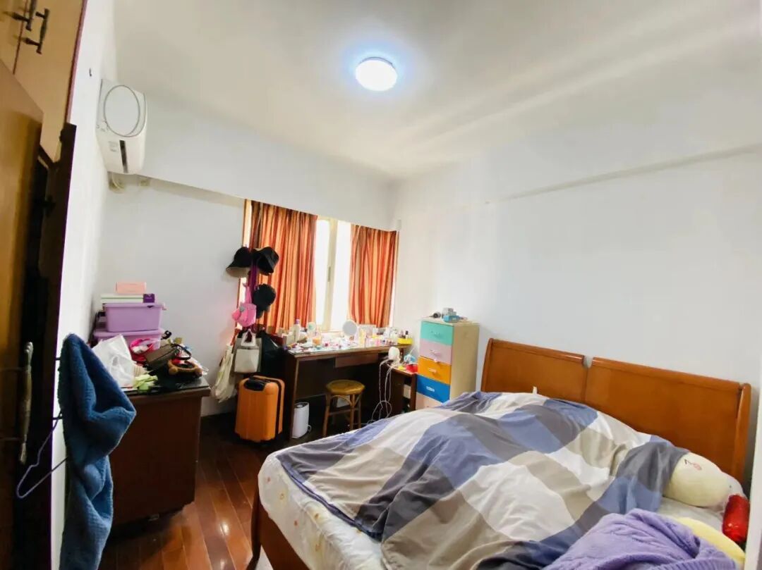 亮点好房编辑看过此房，面积为120㎡，为天河北少有闹中取静户型!