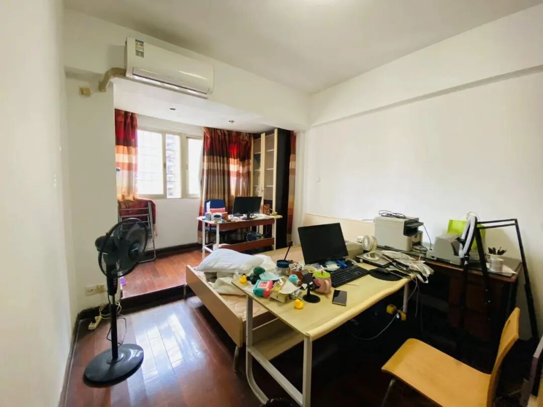 亮点好房编辑看过此房，面积为120㎡，为天河北少有闹中取静户型!