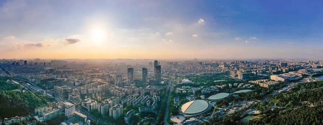 白云越秀天悦云湖在售C4栋，离地铁口200米！