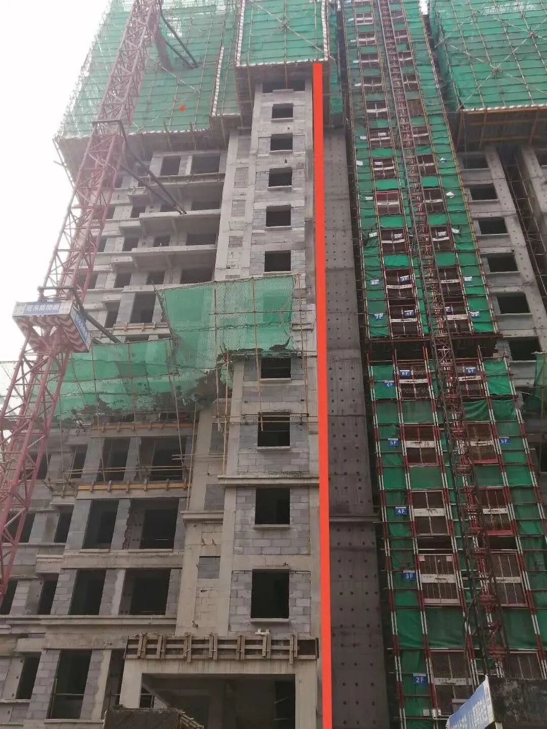 楼盖到了8层才发现柱子偏了10cm....网友的评论亮了