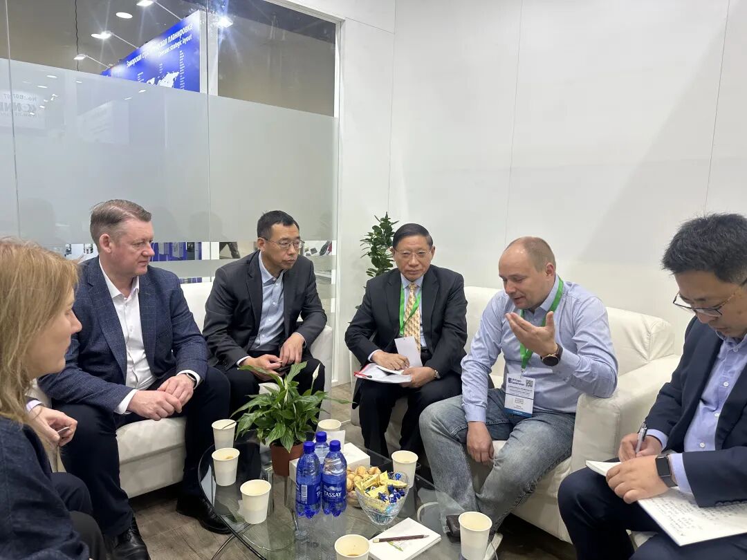上海市电梯行业协会与俄罗斯国家电梯协会开展工作交流