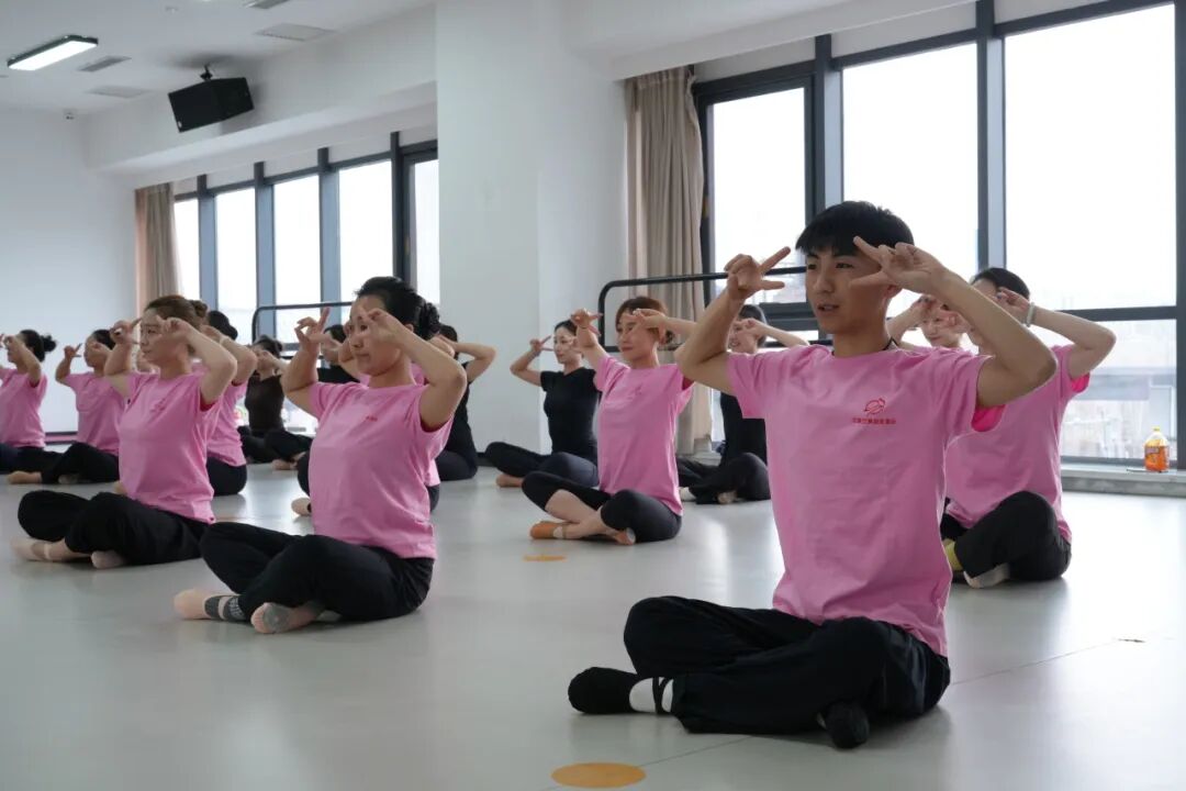 中国舞蹈家协会《中国舞考级》教材1-3、4-6级师资培训开班 第2张