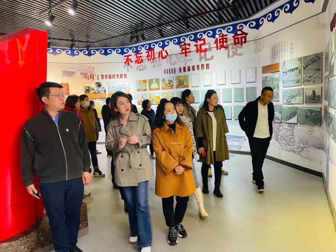 全旗第4期中青班成员来白泥井镇实地考察学习 今日白泥井 为新搜