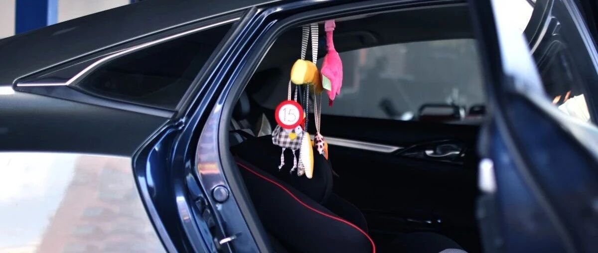 实地示范如何偷溜老婆的带娃车下赛道并捧杯