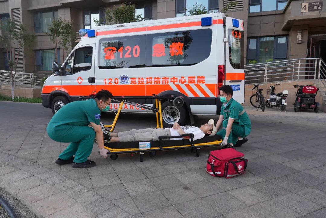 医院担架车怎么使用【全球首款】新疆这家医院发明的全球首款可称重担架车，已投入使用！_https://www.jmylbn.com_新闻资讯_第10张
