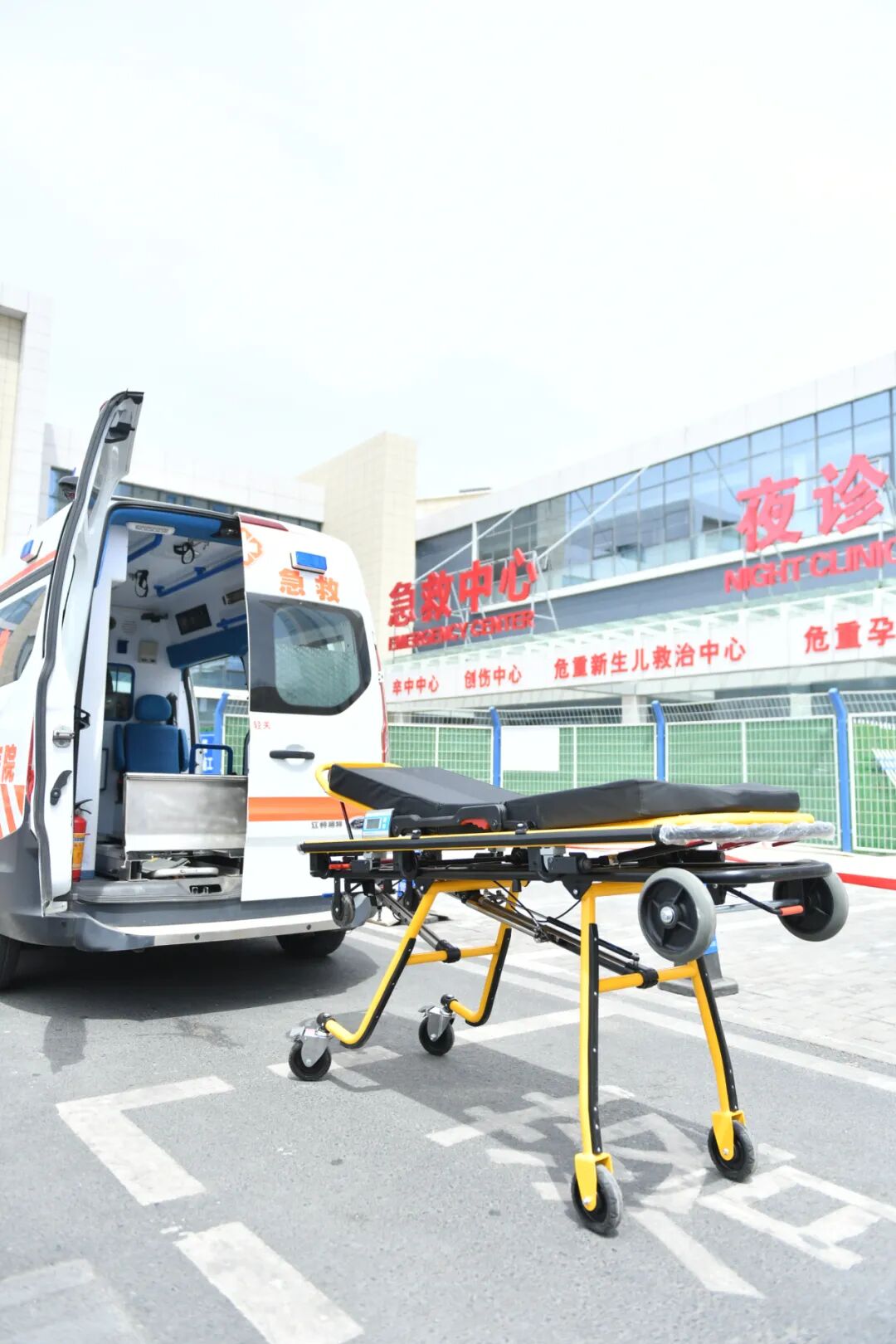医院担架车怎么使用【全球首款】新疆这家医院发明的全球首款可称重担架车，已投入使用！_https://www.jmylbn.com_新闻资讯_第12张