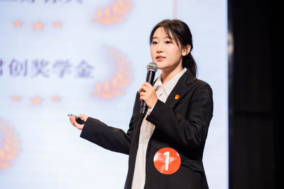 1年度人物活动现场图.jpg