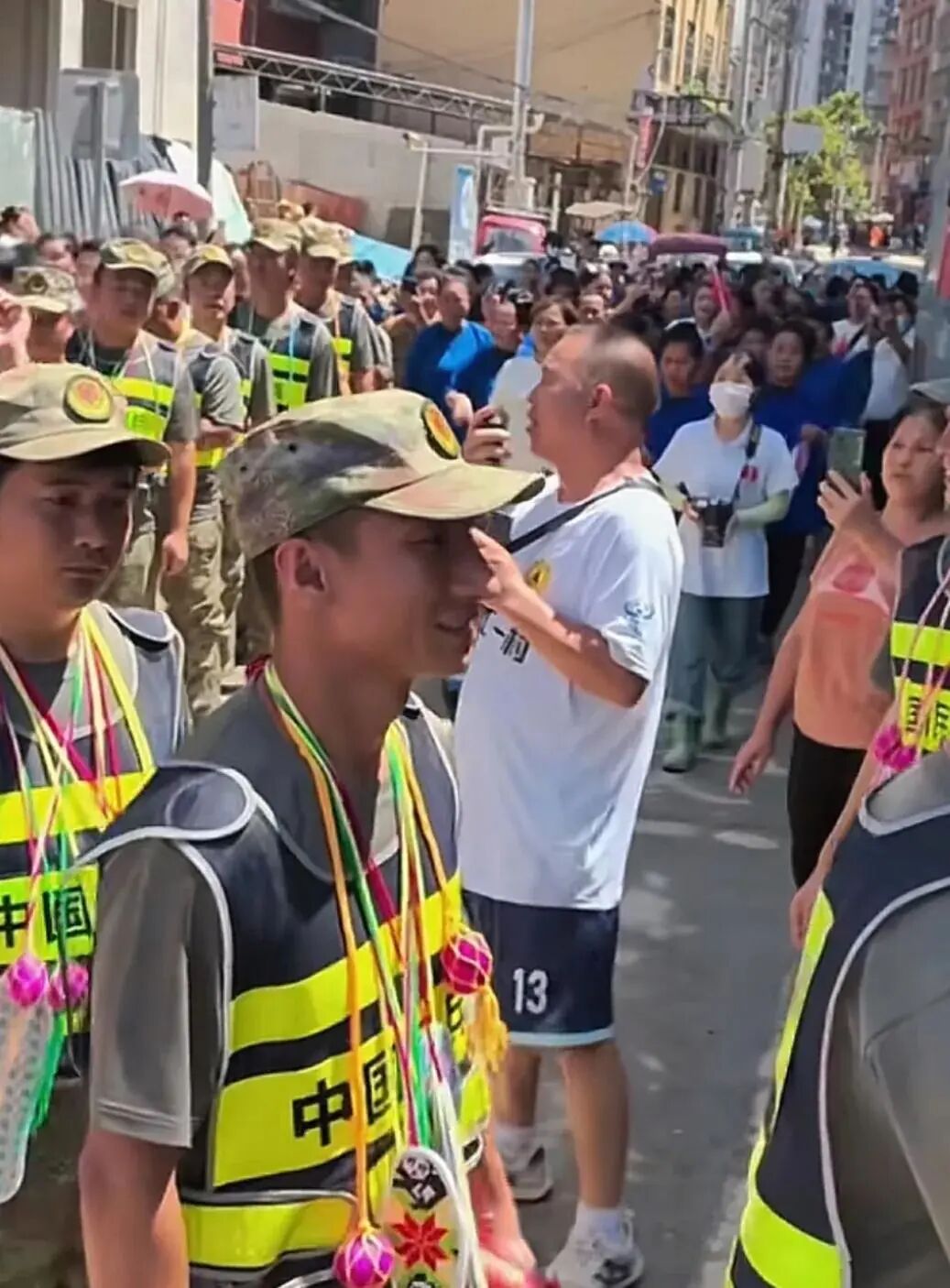 首批救援者撤离榕江
