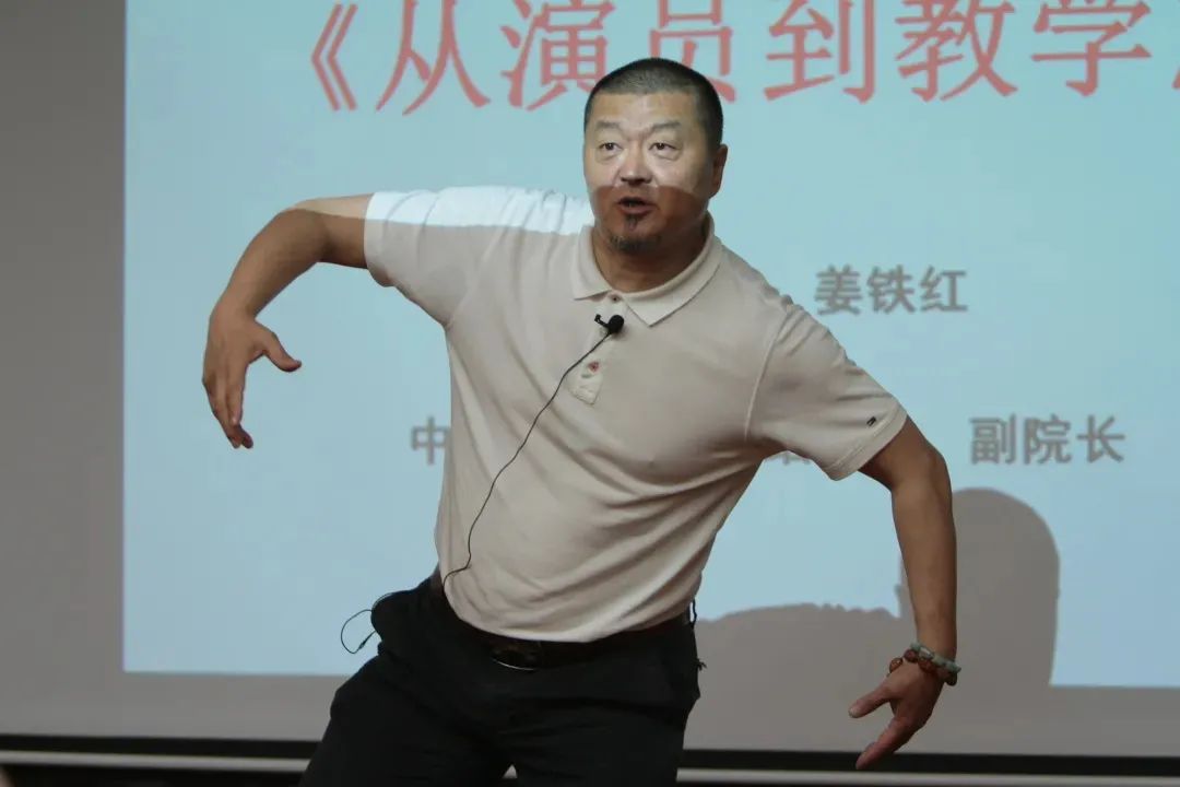 书本里铁汉柔情有了现实画面