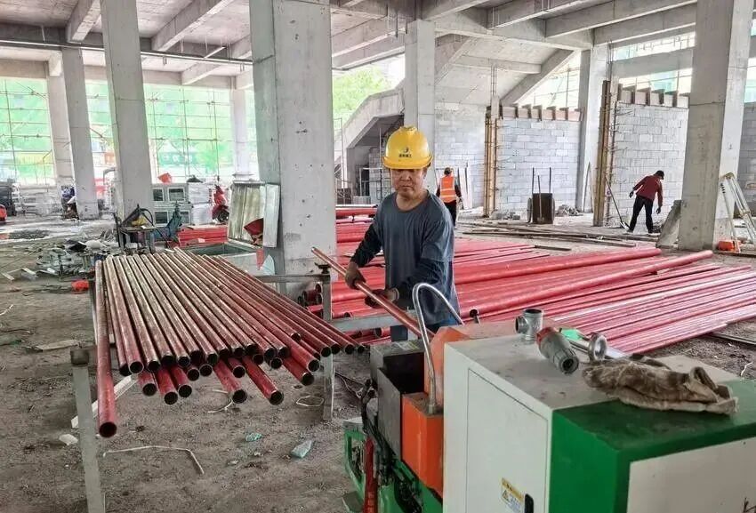 （图片版）5月26日东新村社区：保康菜市建设忙 民生福祉“加速跑”(1)(1).docx