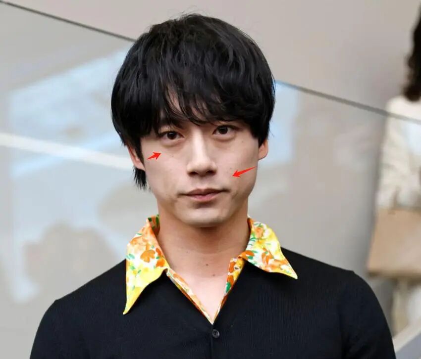 中韩泰男明星看秀外网生图