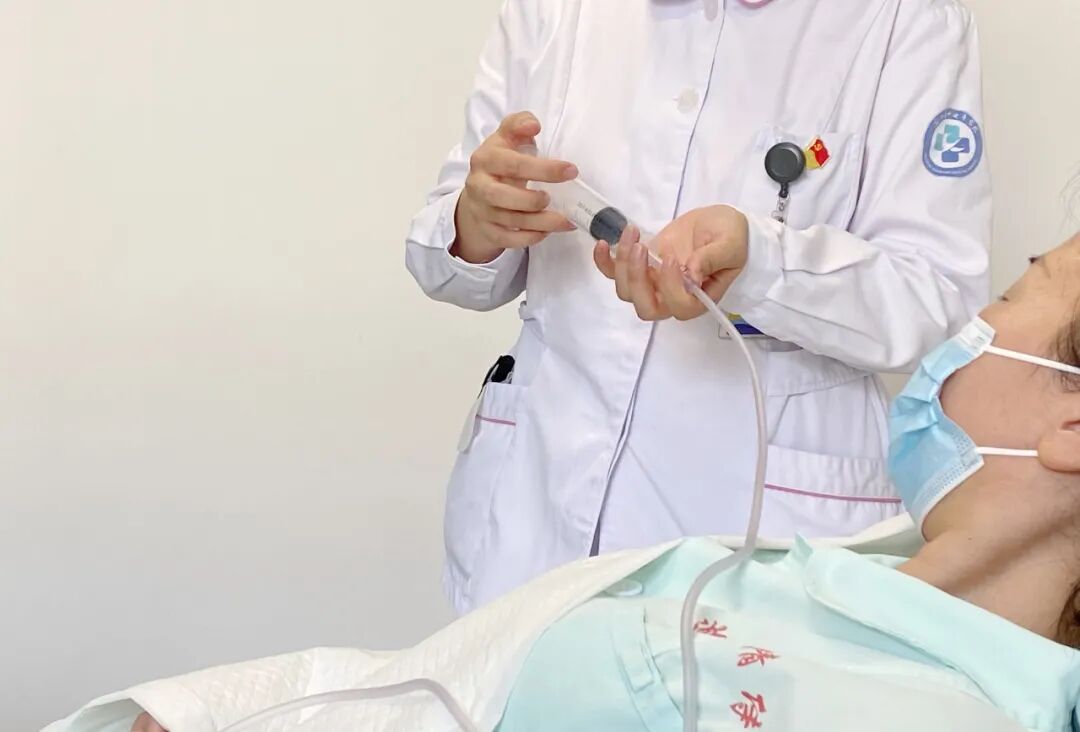 强化护工培训安全服务患者精侍陪护护理部开展鼻饲培训