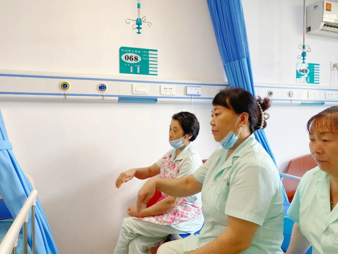 强化护工培训安全服务患者精侍陪护护理部开展鼻饲培训