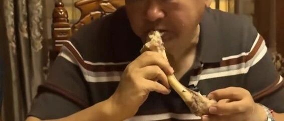 洪剑涛,这次真的让人刮目相看!当别的明星还在机场摆拍“公益行”时,他