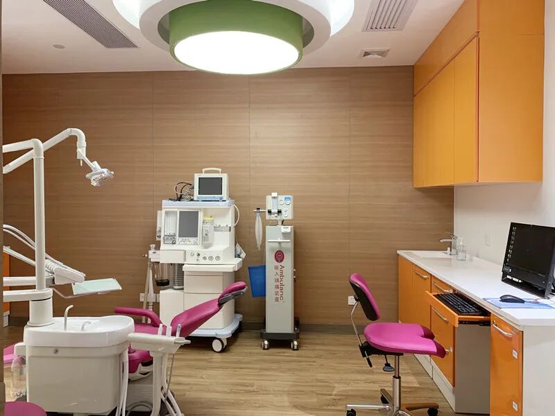 牙科怎么治疗【精湛医术】在美梦中解决口腔问题   打破看牙“童年阴影” ！我院开展桂西首例儿童全麻下舒适化治疗技术_https://www.jmylbn.com_新闻资讯_第1张