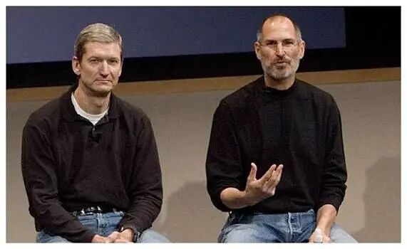 15 年前接棒Steve Jobs 賈伯斯！Tim Cook 庫克9/1 卸任Apple 蘋果執行長，交由John Ternus 接任15  年前的今天，也就是2011 年8 月