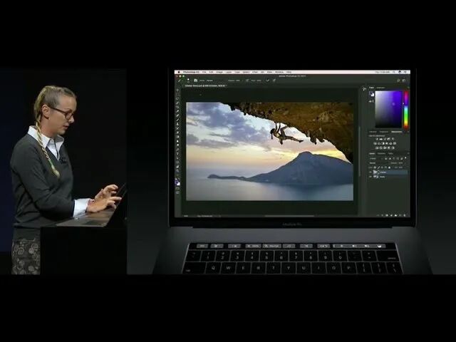 Apple's new Touch Bar works with Photoshop (CNET News)