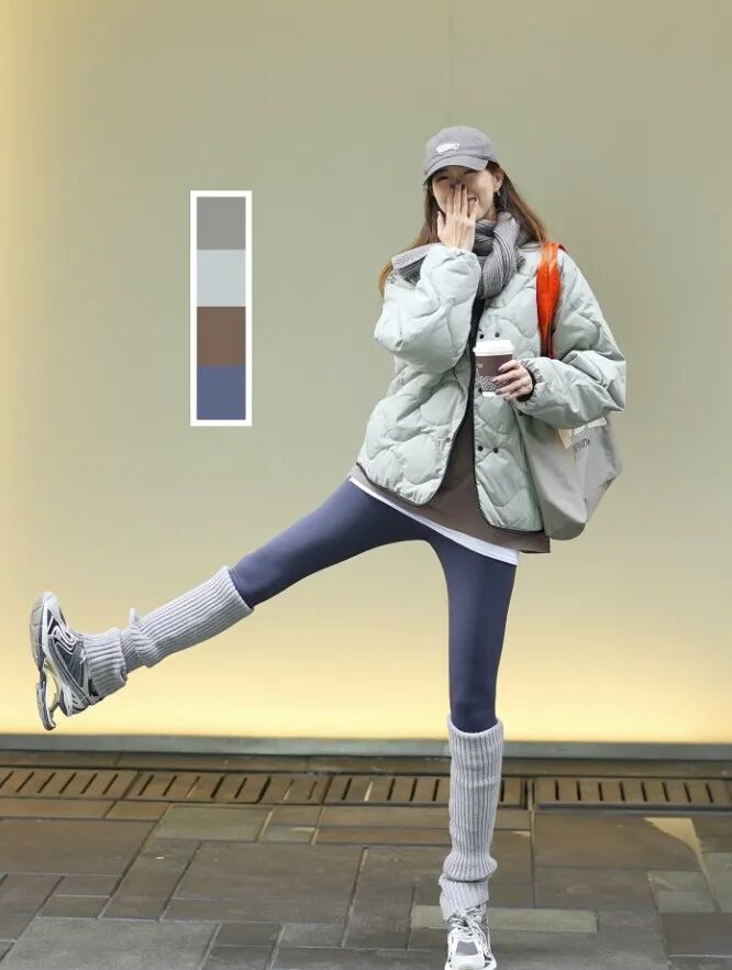 鲨鱼裤的鞋子搭配运动鞋 中筒袜可以说是鲨鱼裤的固定搭配了,有很多