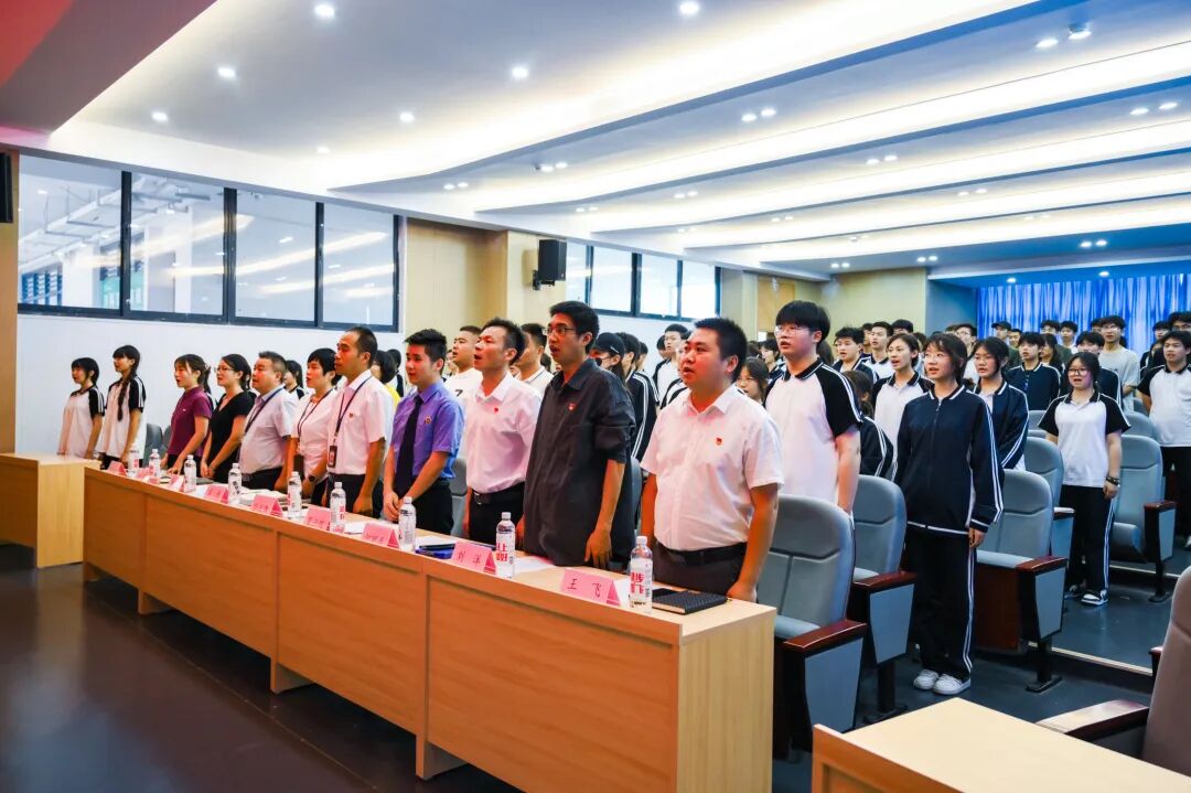 四川科技职业学院中职部举行2025年上半年新团员入团仪式(图2)