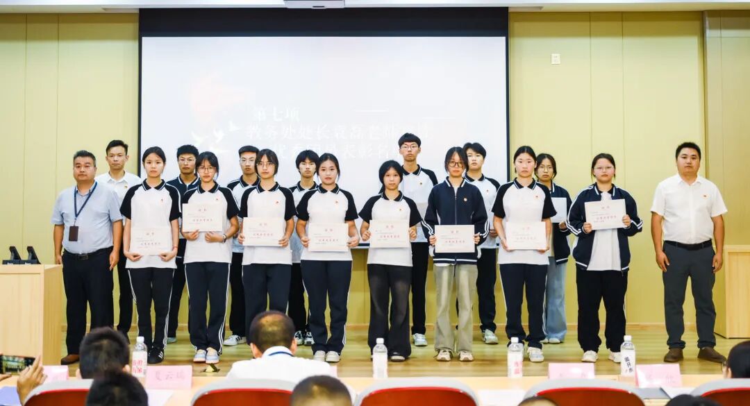 四川科技职业学院中职部举行2025年上半年新团员入团仪式(图9)