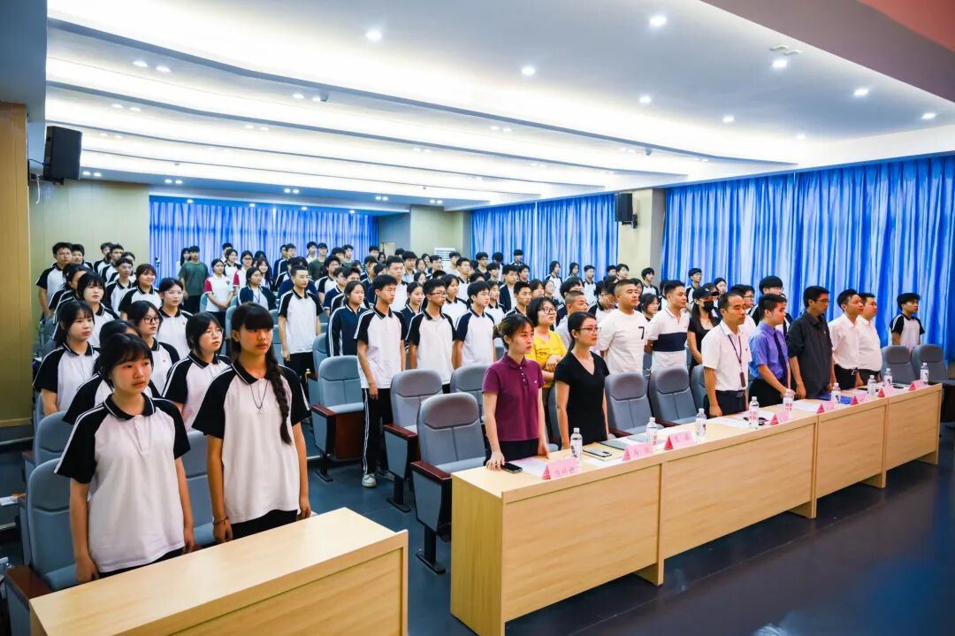 四川科技职业学院中职部举行2025年上半年新团员入团仪式(图10)