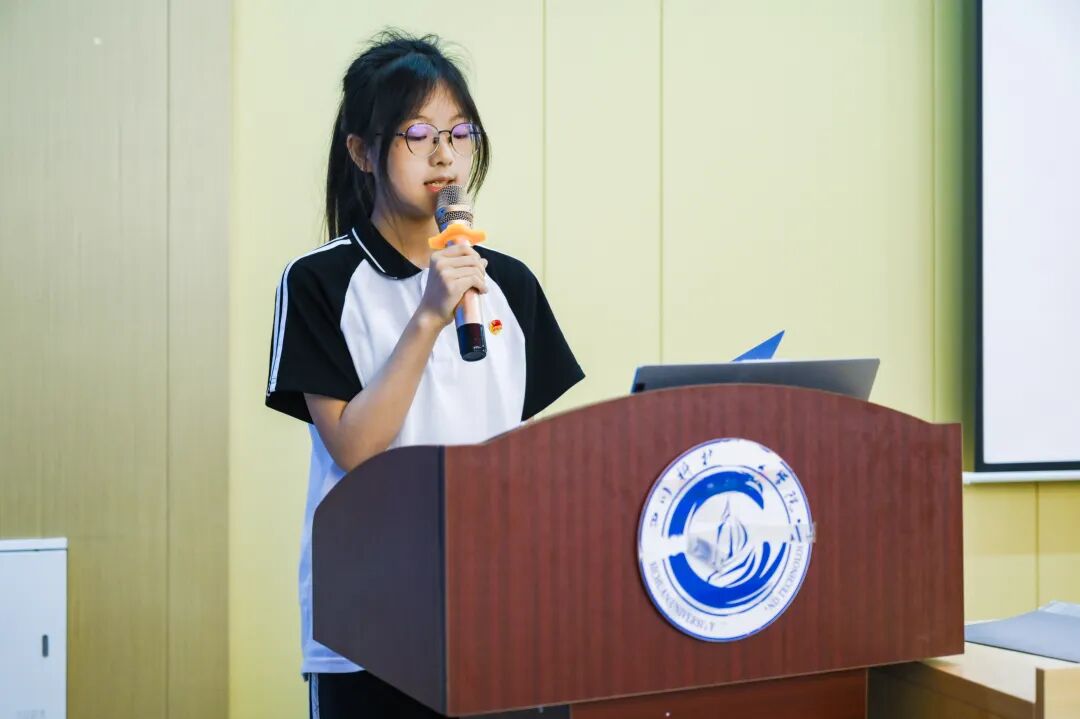 四川科技职业学院中职部举行2025年上半年新团员入团仪式(图8)