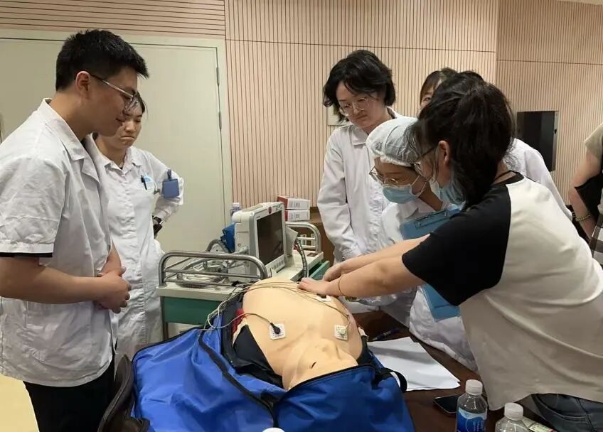 心电监护怎么开【学习园地】破解心电密码，提升监护效能——记心血管系统护理组、重症护理组开展首期心电图培训和心电监护使用工作坊_https://www.jmylbn.com_新闻资讯_第13张