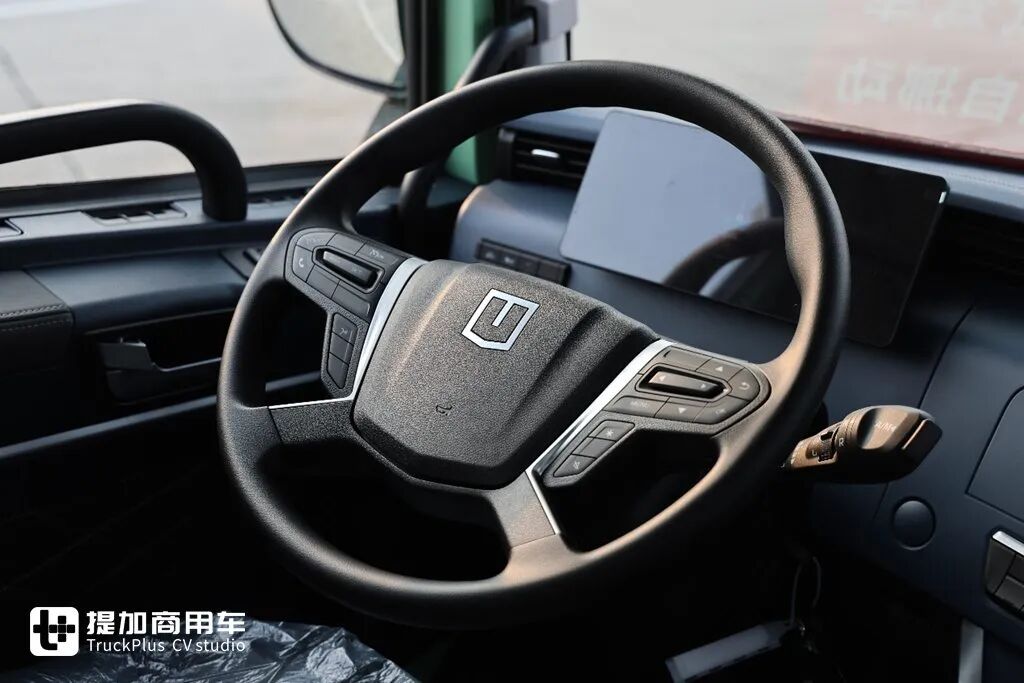 又有车企停止油车业务！汉马科技转型新能源首款力作—远程X7M 1200度液态新能源重卡实拍