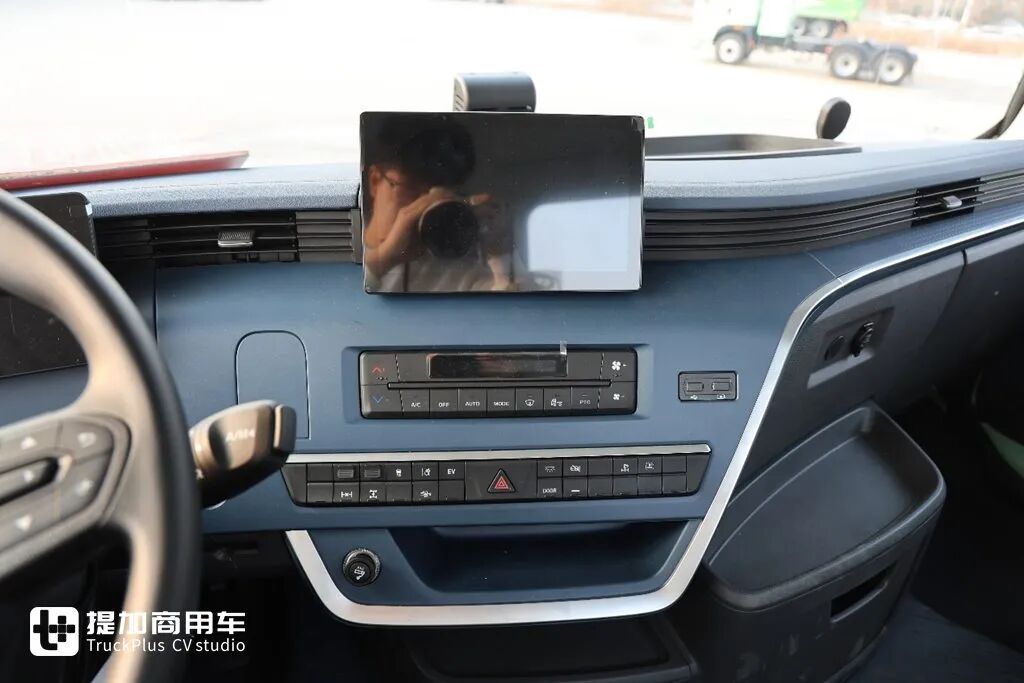 又有车企停止油车业务！汉马科技转型新能源首款力作—远程X7M 1200度液态新能源重卡实拍