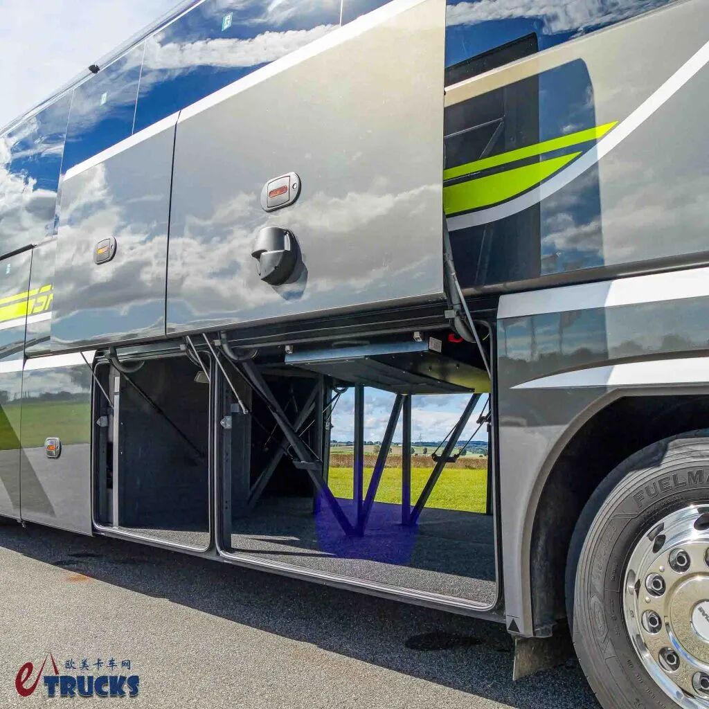 2025Busworld客车展｜搭载全套安全系统！尼奥普兰入门级Tourliner Safe Secure车型实拍