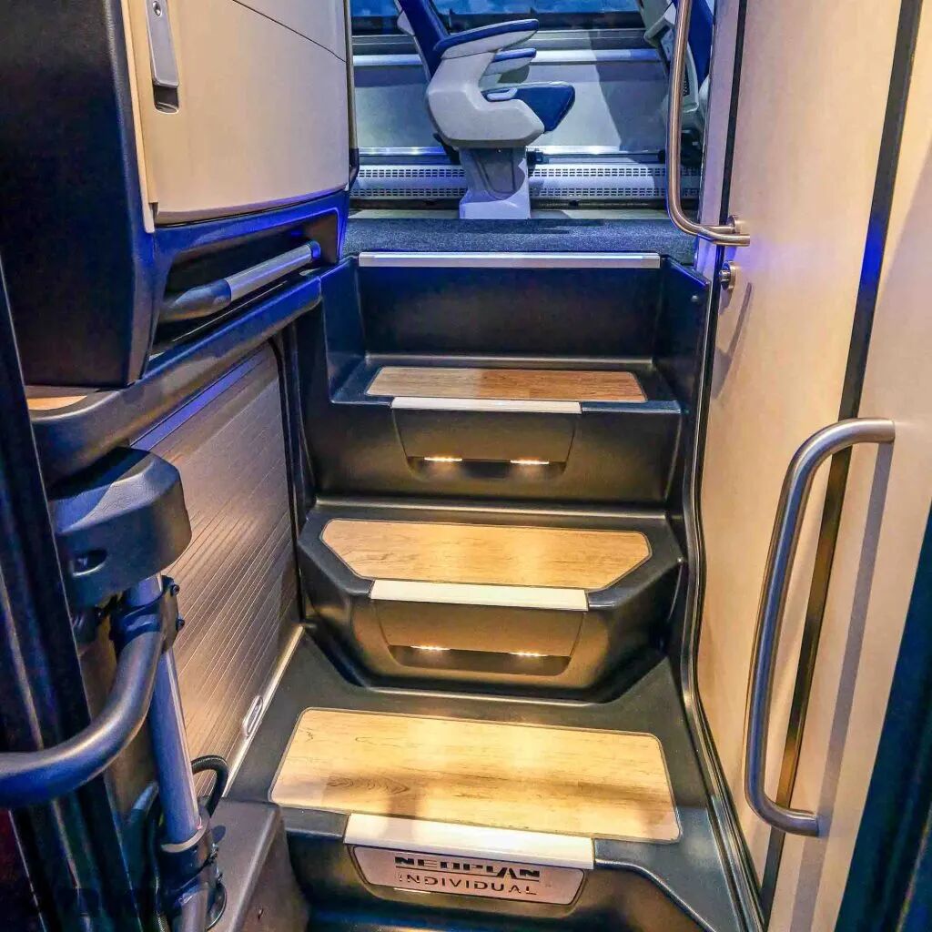 2025Busworld客车展｜搭载全套安全系统！尼奥普兰入门级Tourliner Safe Secure车型实拍