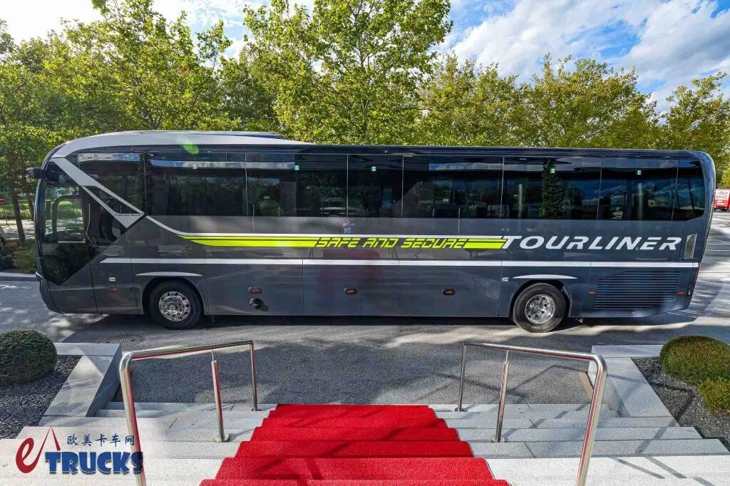2025Busworld客车展｜搭载全套安全系统！尼奥普兰入门级Tourliner Safe Secure车型实拍