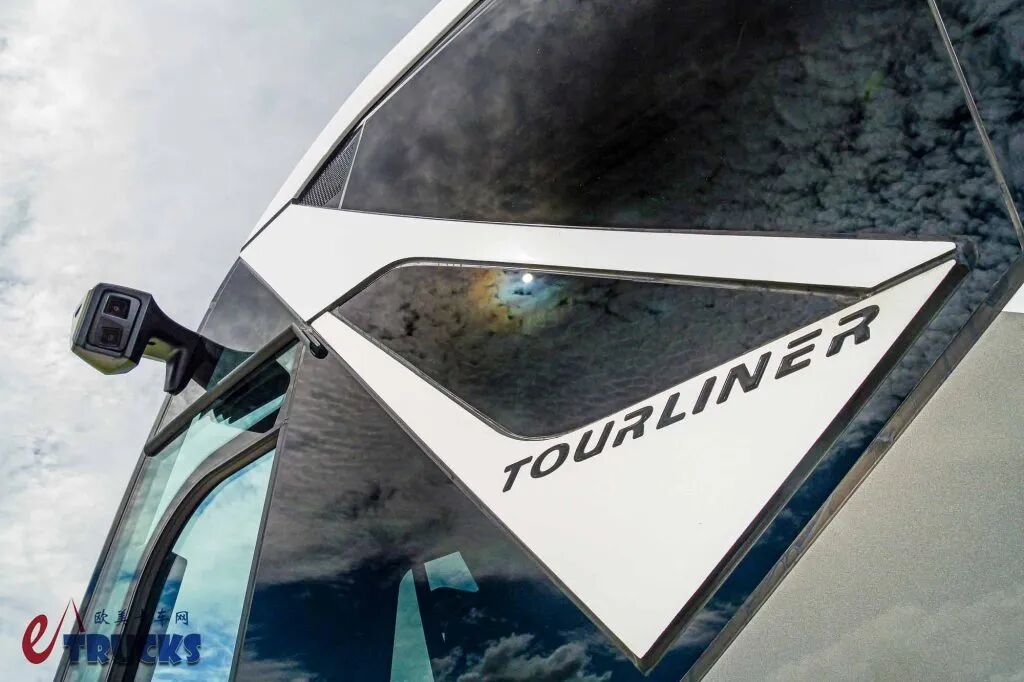 2025Busworld客车展｜搭载全套安全系统！尼奥普兰入门级Tourliner Safe Secure车型实拍