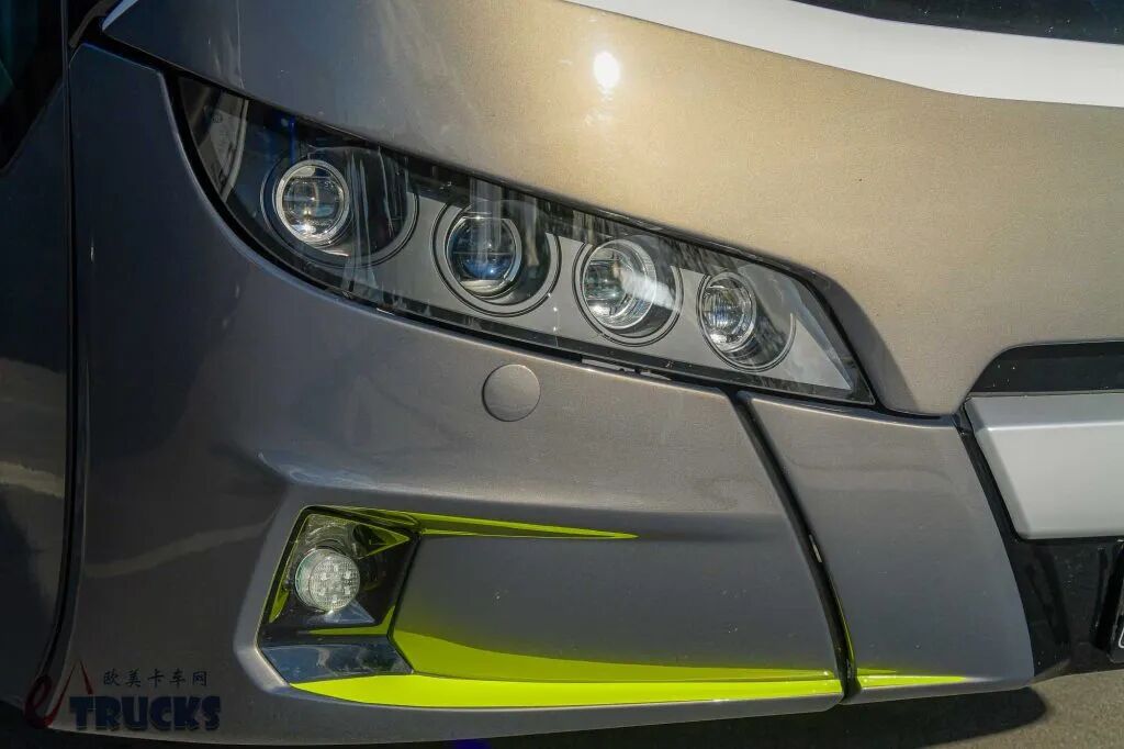 2025Busworld客车展｜搭载全套安全系统！尼奥普兰入门级Tourliner Safe Secure车型实拍