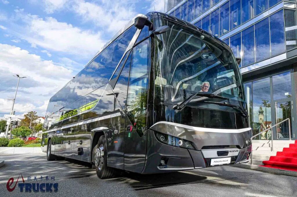 2025Busworld客车展｜搭载全套安全系统！尼奥普兰入门级Tourliner Safe Secure车型实拍