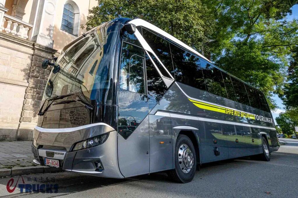 2025Busworld客车展｜搭载全套安全系统！尼奥普兰入门级Tourliner Safe Secure车型实拍