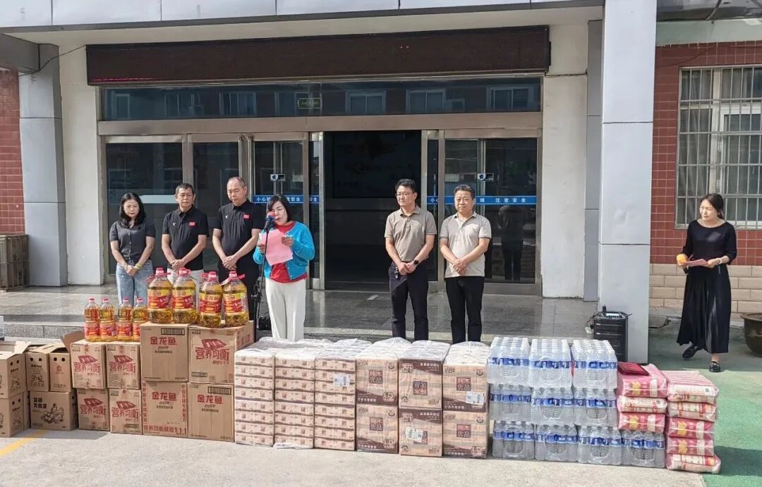 情暖特校·爱心同行—郑州晋江商会妇联感恩母亲节爱心捐赠暖人心(图4)