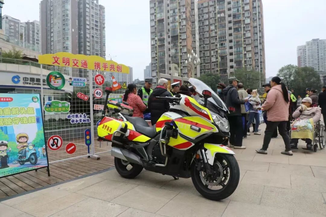 重庆永川公安扎实开展122"全国交通安全日"主题宣传活动