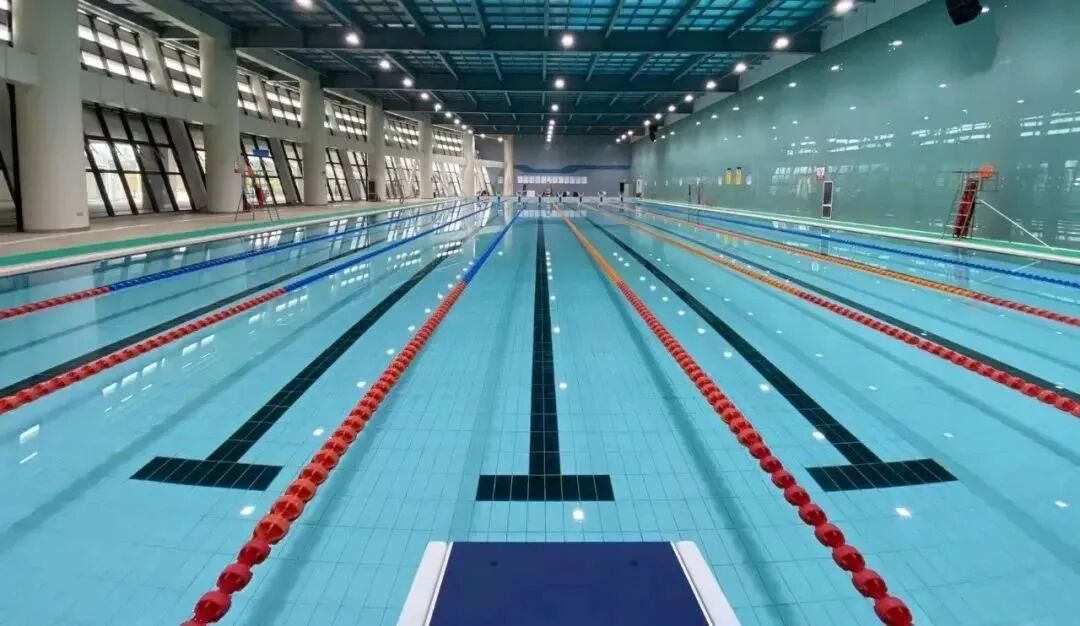 泳池开放时间周一至周日 8:00-23:00泳池收费标准儿童次卡:18元(儿童