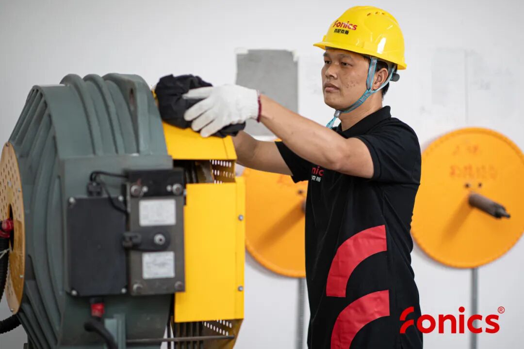 老旧小区改造、以旧换新、广州物博会、广州物业展 广州物博会作为物业行业友谊的纽带、贸易的桥梁，一直以来受到了业内各大企业的积极参与。芬尼克斯电梯有限公司（简称:芬尼克斯电梯），以“全心全意为客户提供智慧安全的产品和可持续性的服务”的企业使命，秉承“重新定义智慧电梯，让电梯性能和美学融合一体缔造美好生活”的企业愿景为客户提供电梯整体一站式解决方案， 将重磅亮相第五届广州物博会。   01  企业简介   30年电梯维保专家，您的电梯更新好帮手——芬尼克斯电梯有限公司，注册资本5000万人民币，是集电梯制造、销售、安装、维修保养及更新改造为一体的现代化综合型电梯制造服务商。公司致力于满足客户多样化需求，多年来深受客户信赖和支持，与敏捷、世荣兆业、奥园、雅居乐、粤海、路劲等众多知名集团企业达成战略合作，电梯销售安装总量超过15000台，电梯维保量累计达26000台。依托源自欧洲瑞典和德国的先进技术力量，制造实力雄厚，不断为社会奉献精品，在城市更新过程中扮演着重要角色。