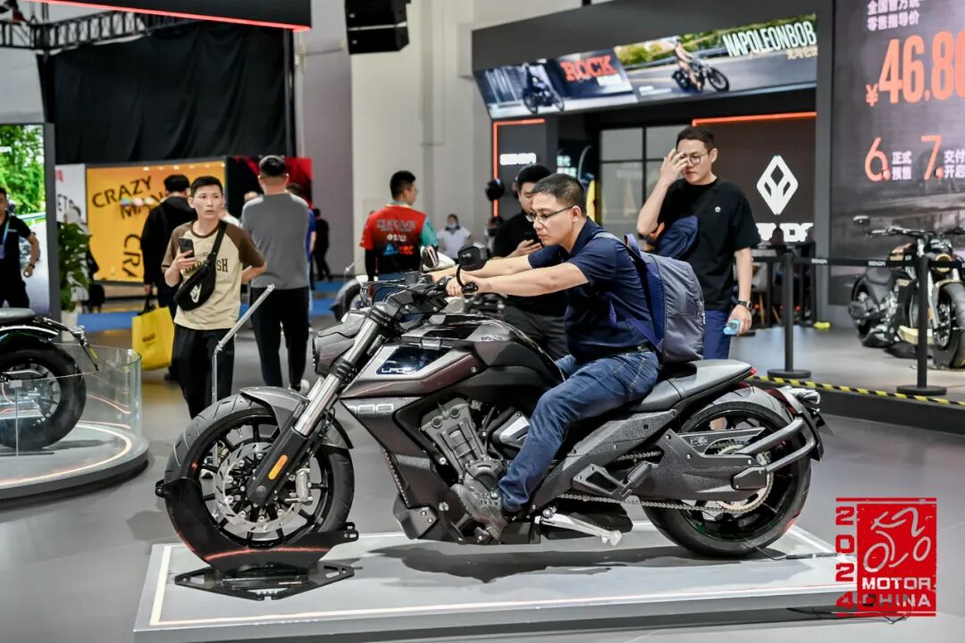 参展品牌有钱江,无极,凯越,光阳,凯威,长城灵魂,新威骑,奔达,大地鹰王