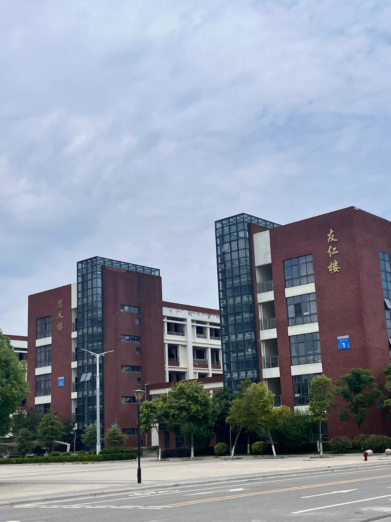 安徽省金寨縣25年達不到普高線有綜合高中班可以上嗎？在哪個學校？-圖1