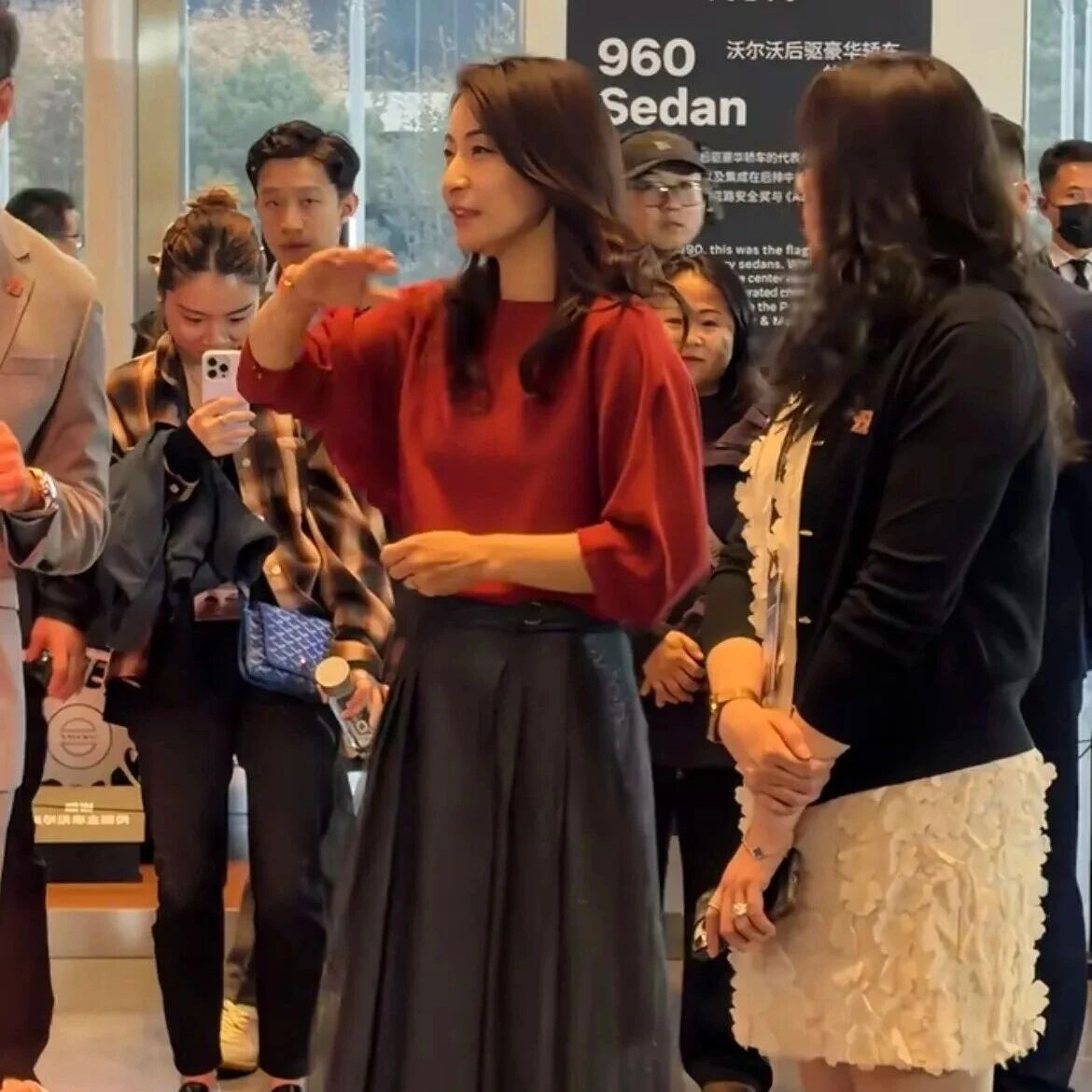 被郭晶晶的活动穿搭惊艳到了,简简单单的搭配,却穿出了碾压级的高级感!