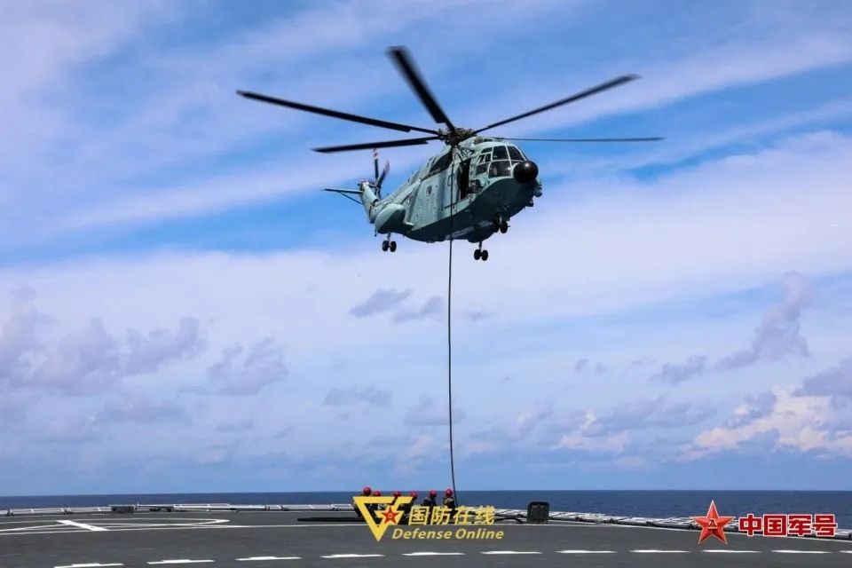 直18舰载直升机